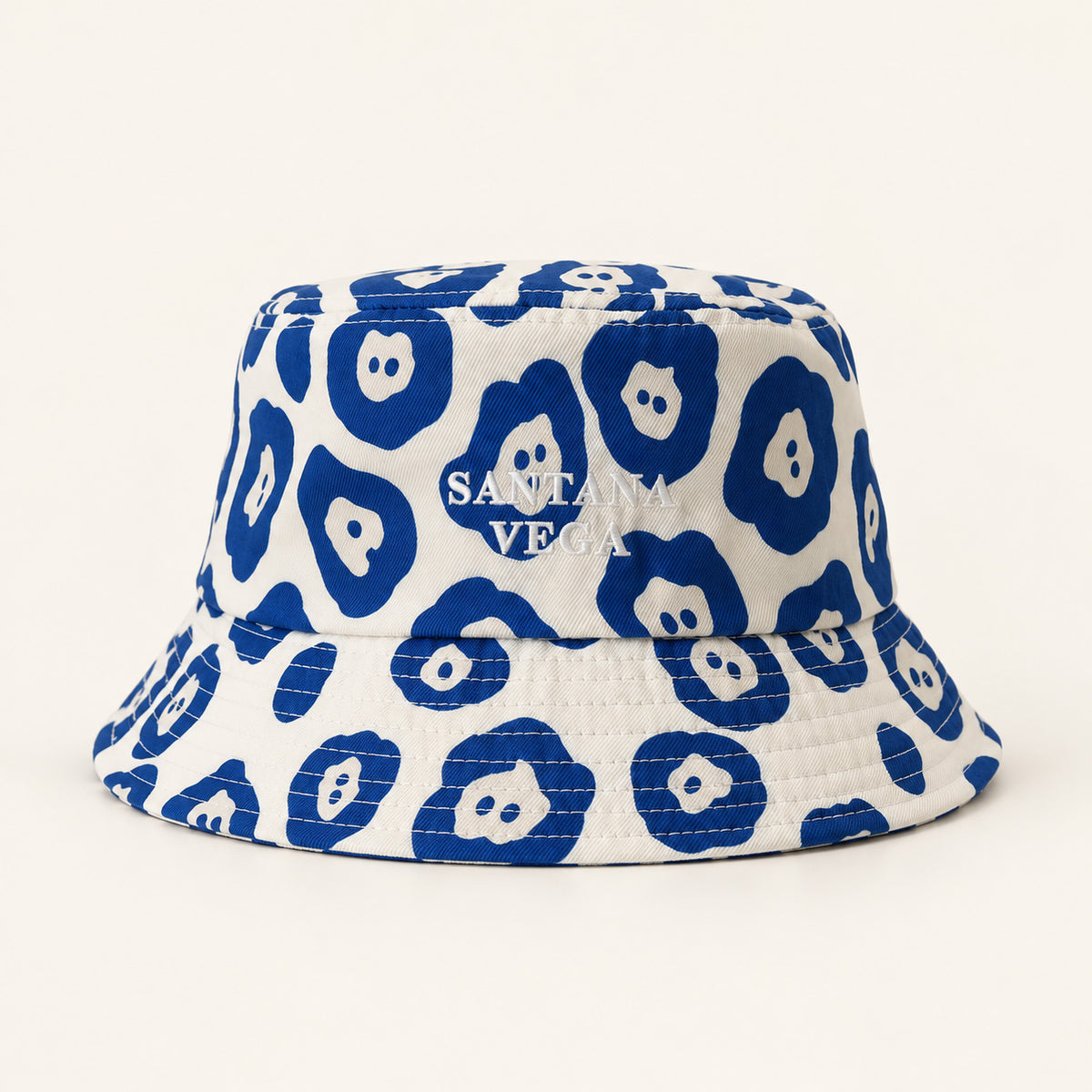 Santana Vega Jaguar Bucket Hat in Weiss mit blauem Jaguarprint und Logo-Stickerei