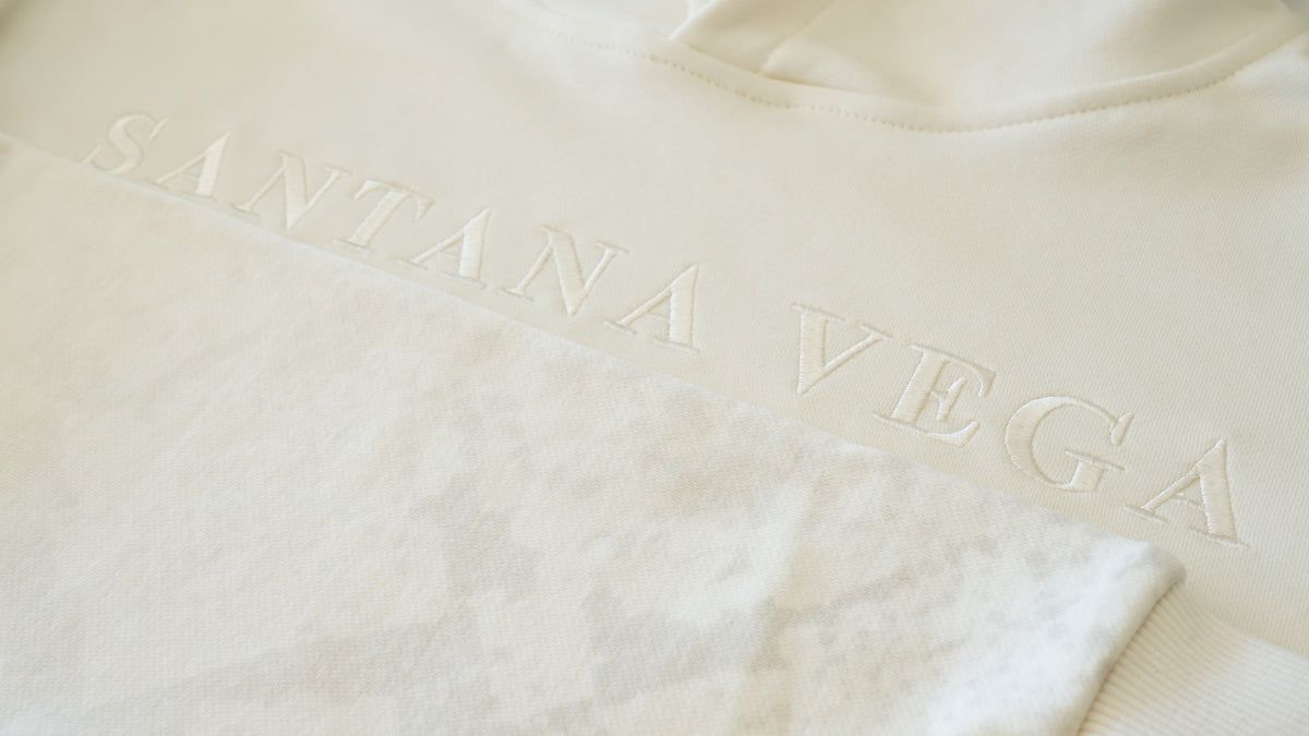 Details des Santana Vega Hoodies mit Schlangenmuster